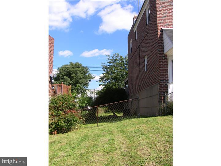 3127 Holly Road Philadelphia, PA 19154 - Photo 2 of 24