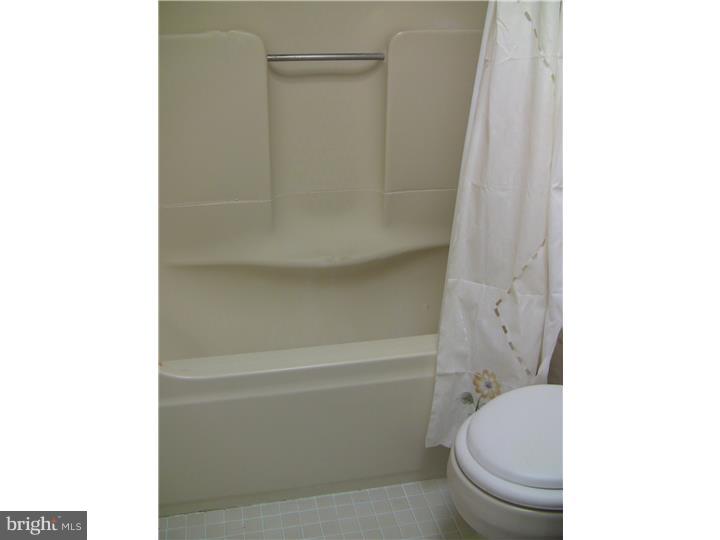 3127 Holly Road Philadelphia, PA 19154 - Photo 16 of 24 Bathroom