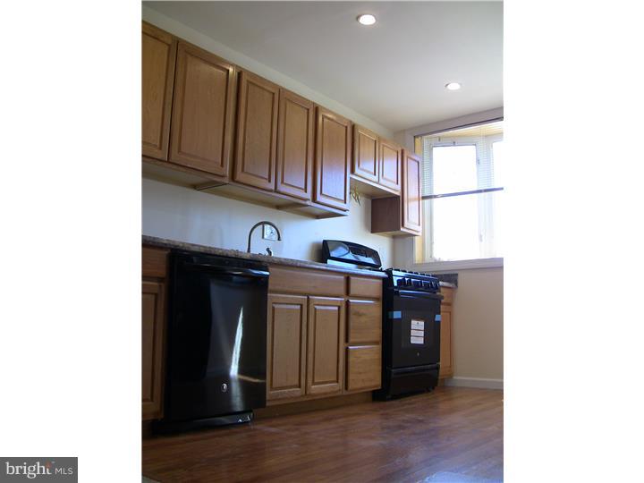 3127 Holly Road Philadelphia, PA 19154 - Photo 6 of 24 Kitchen