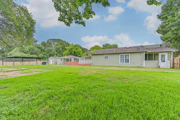 $2,300 | 5220 Krueger Drive, Dickinson, TX 77539