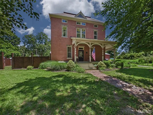 $525,000 | 1715 Liberty Street, Alton, IL 62002