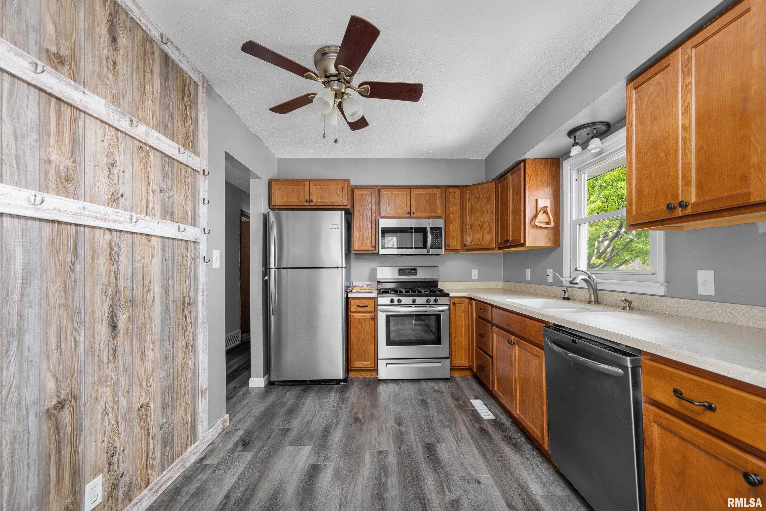 9080 New Liberty Road Walcott, IA 52773 - Photo 17 of 31 Gallery Image 17