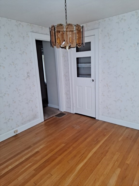 27 Ellery Road Waltham, MA 02453 - Photo 9 of 23 Gallery Image 9