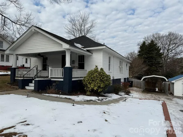 $1,750 | 318 North Academy Street, Mooresville, NC 28115