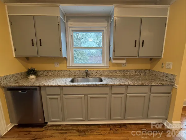 $1,750 | 318 North Academy Street, Mooresville, NC 28115