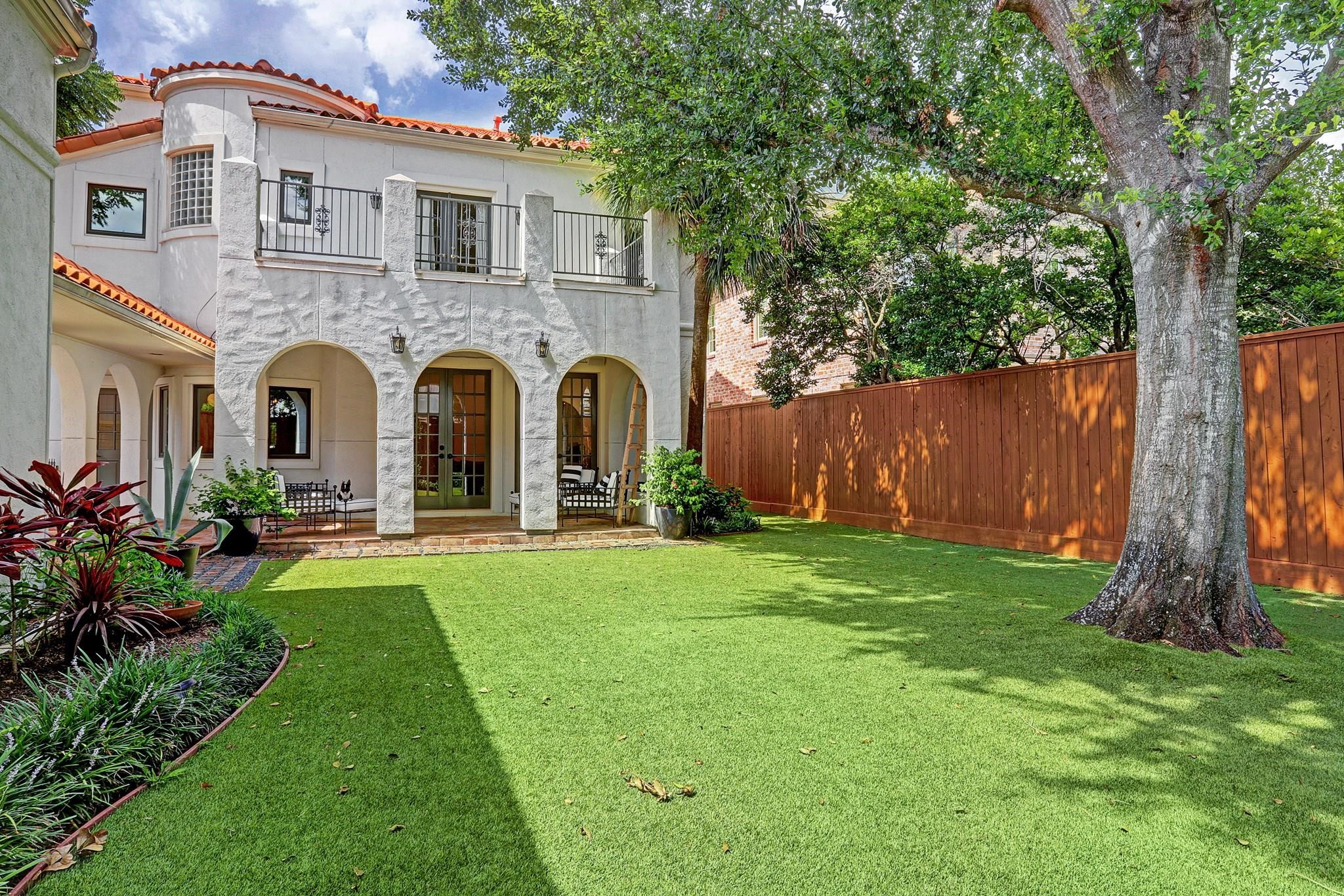 3779 Robinhood Street Houston, TX 77005 - Photo 17 of 17 Walk to West U dining and schools!
