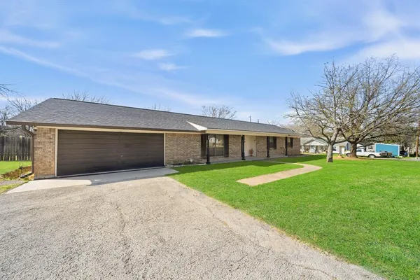 $219,500 | 502 South 8th Street, Valley Mills, TX 76689