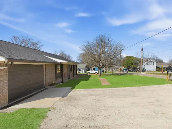 $219,500 | 502 South 8th Street, Valley Mills, TX 76689