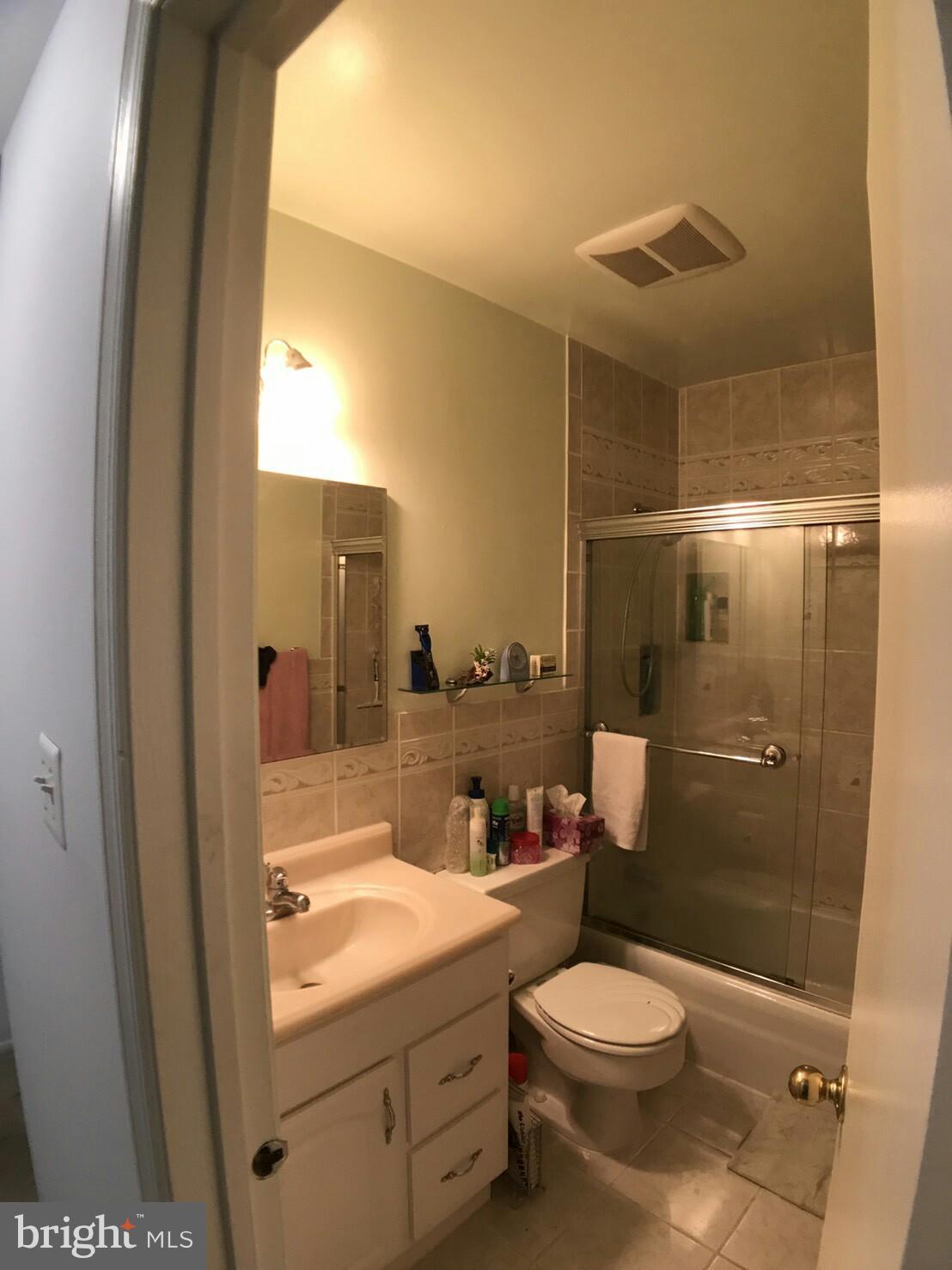 8300 Moline Place Springfield, VA 22153 - Photo 12 of 15 Bath