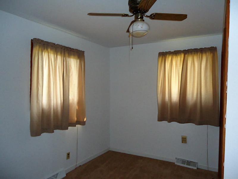 3128 Ridge Avenue Aliquippa, PA 15001 - Photo 11 of 24 Bedroom. One of two first floor bedrooms.