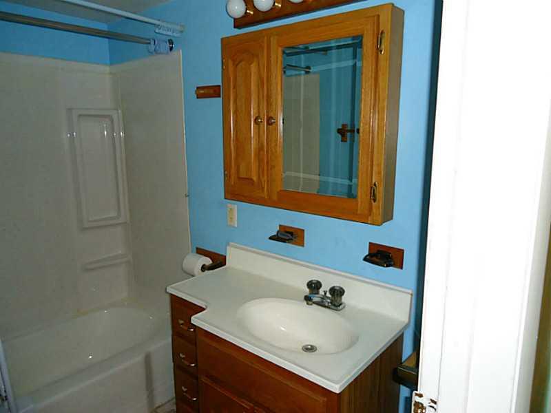 3128 Ridge Avenue Aliquippa, PA 15001 - Photo 15 of 24 Full Bath. Updated bath.