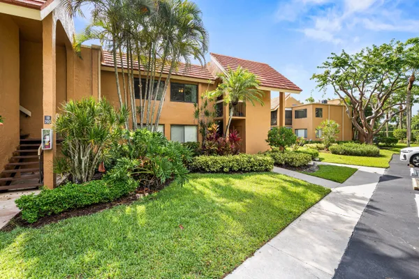 $292,000 | 11262 Green Lake Drive, Unit 204, Boynton Beach, FL 33437