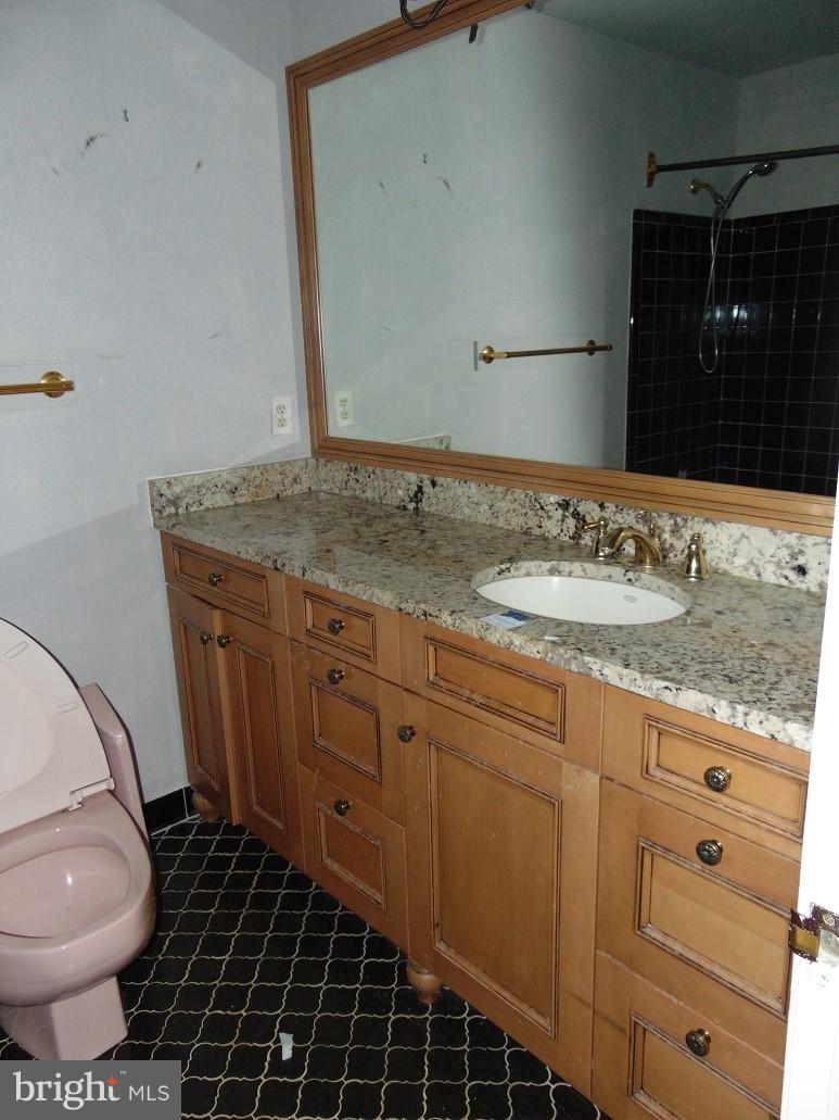 9321 Warfield Road Gaithersburg, MD 20882 - Photo 14 of 18 Bath