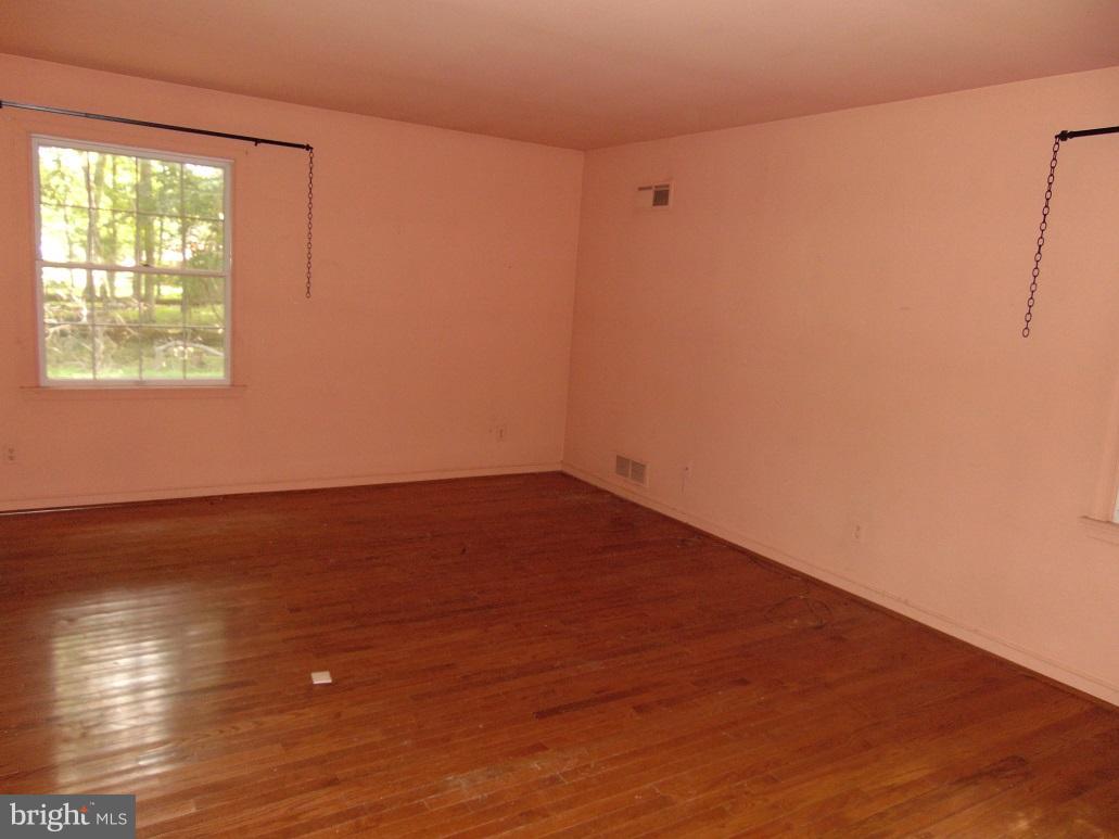 9321 Warfield Road Gaithersburg, MD 20882 - Photo 17 of 18 Bedroom (Master)