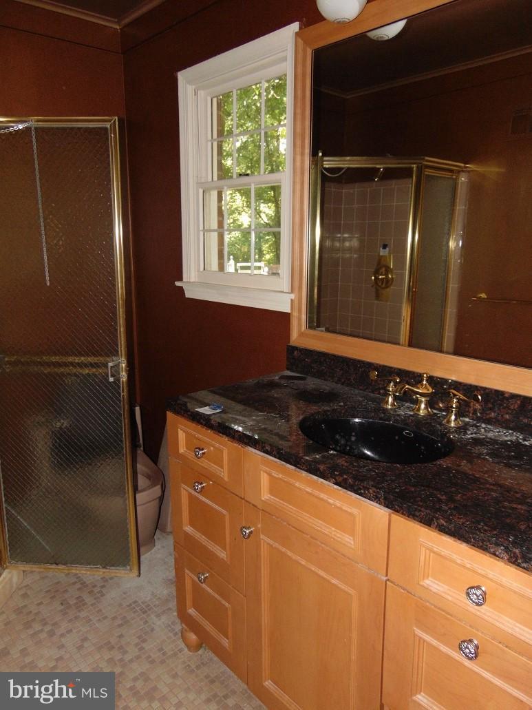 9321 Warfield Road Gaithersburg, MD 20882 - Photo 18 of 18 Bath (Master)