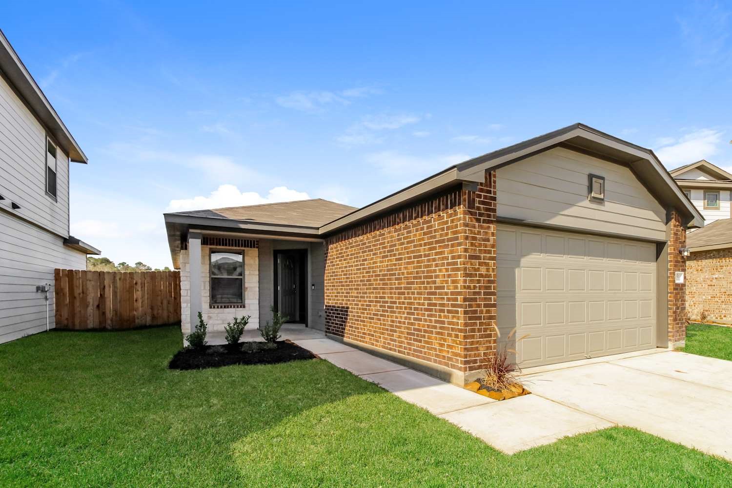11011 Inflow Drive Conroe, TX 77303 - Photo 3 of 20 Gallery Image 3