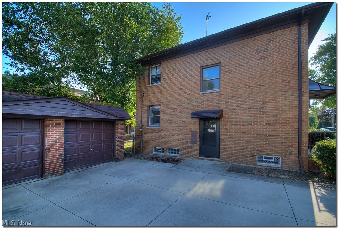 15330 Triskett Road Cleveland, OH 44111 - Photo 3 of 22 Gallery Image 3