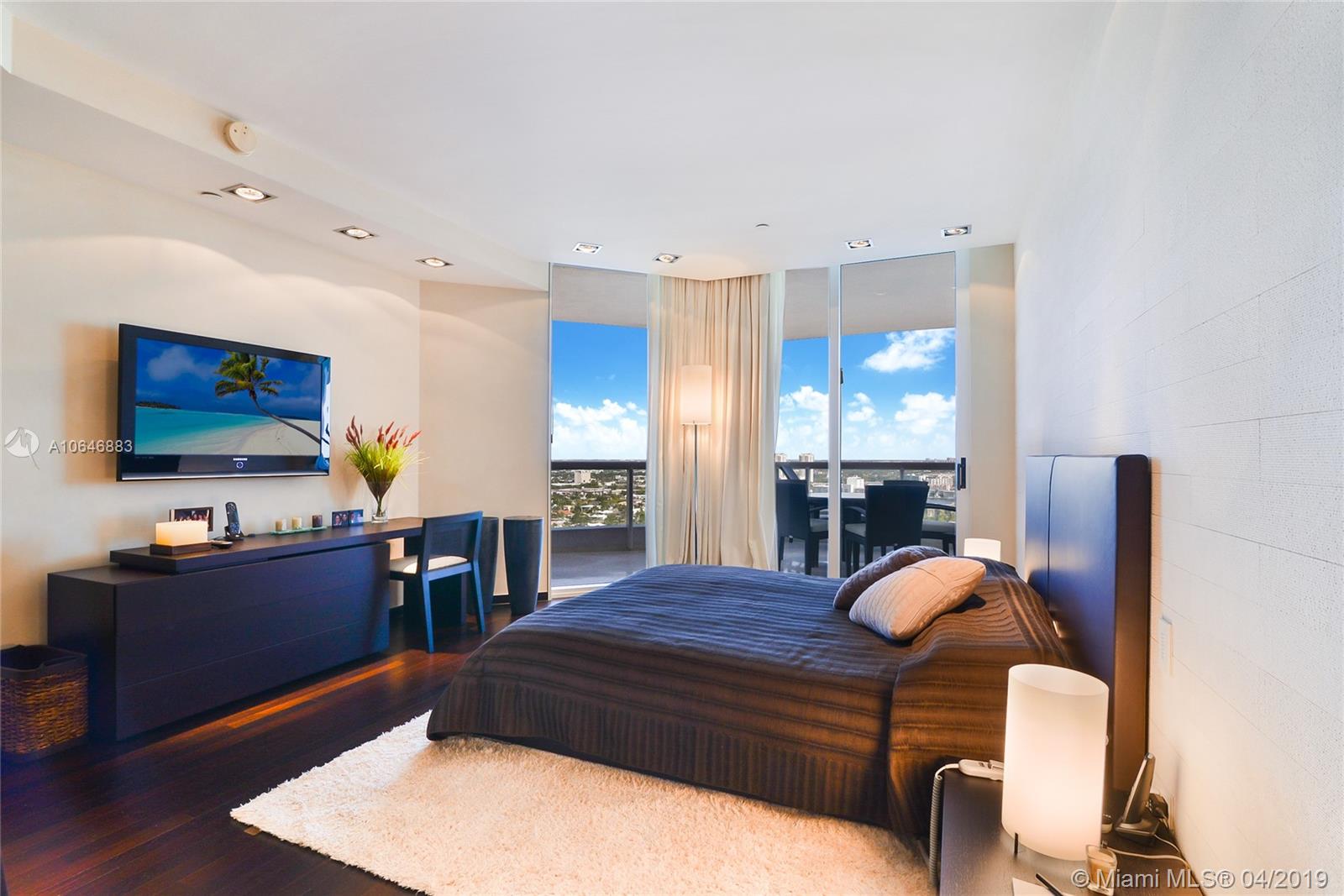 21200 Point Place Aventura, FL 33180 - Photo 28 of 35 GUEST BEDROOM WITH OVERSIZED WALKING CLOSET AND BATHROOM