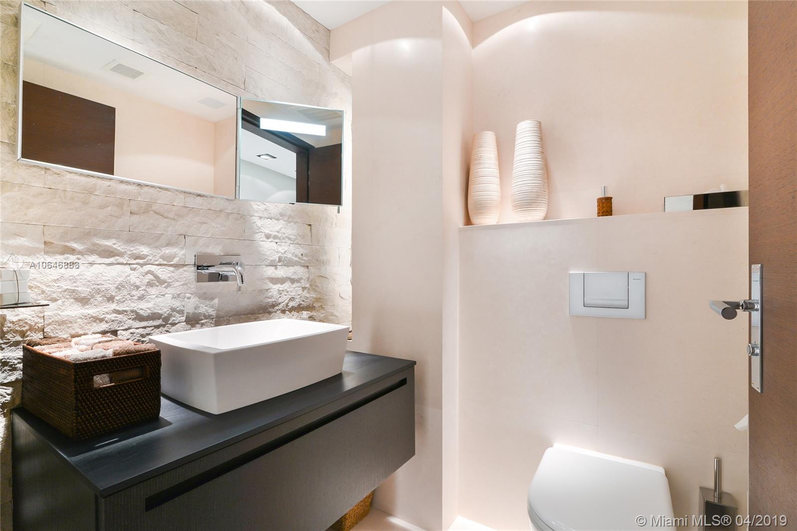 21200 Point Place Aventura, FL 33180 - Photo 30 of 35 POWDER ROOM