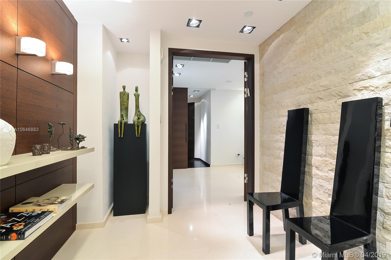 21200 Point Place Aventura, FL 33180 - Photo 7 of 35 PRIVATE ELEVATOR FOYER