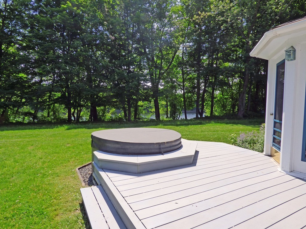 542 River Road Deerfield, MA 01342 - Photo 4 of 30 Gallery Image 4