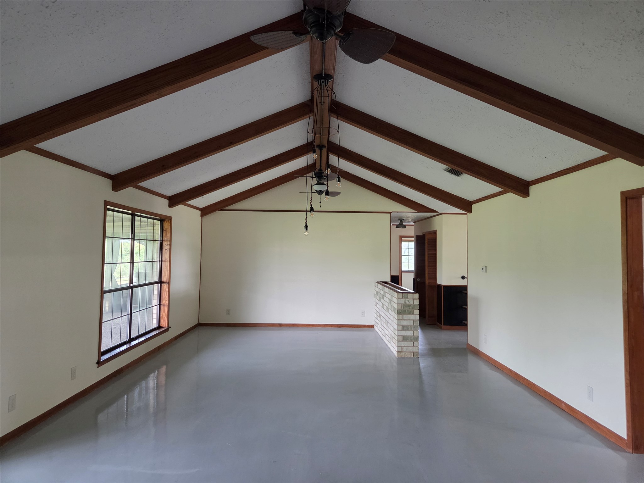 5953 Fm 141 Dime Box, TX 77853 - Photo 8 of 20 an empty room with windows