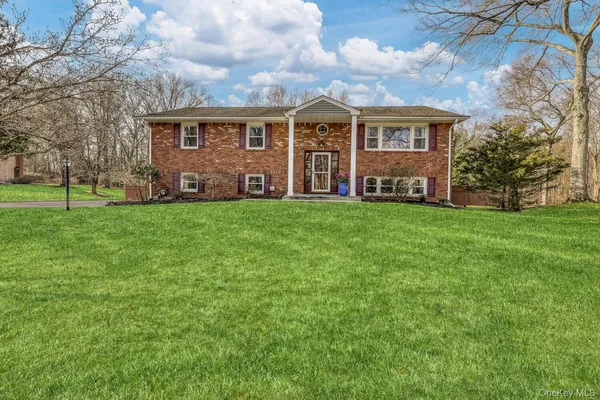 $999,000 | 7 East Mayer Drive, Suffern, NY 10901