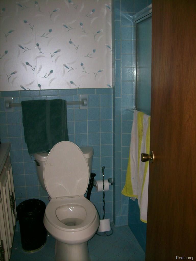 912 East River Road Flushing, MI 48433 - Photo 15 of 19 102_4141.jpg