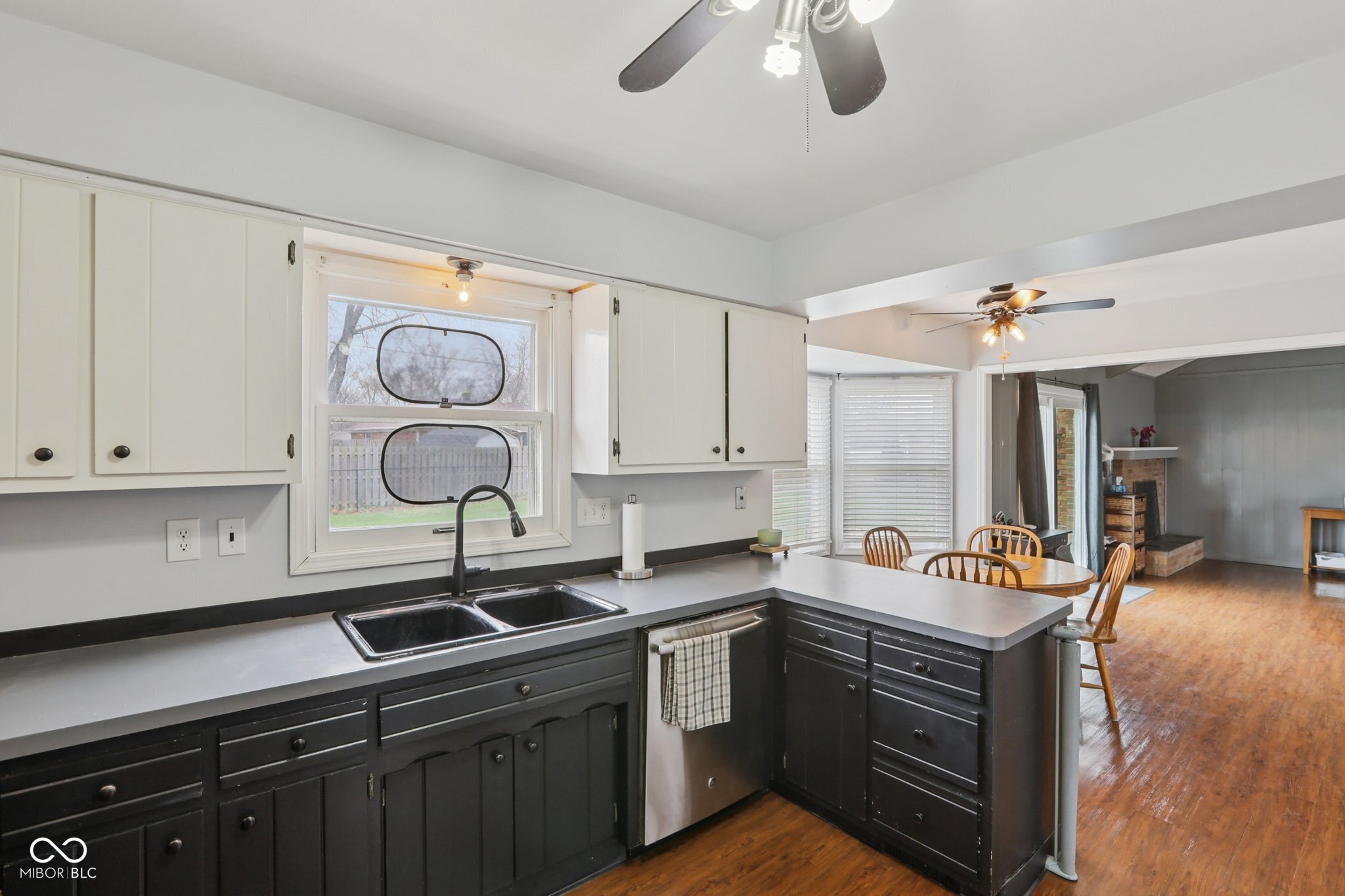 8445 Carthay Circle Fishers, IN 46038 - Photo 12 of 31