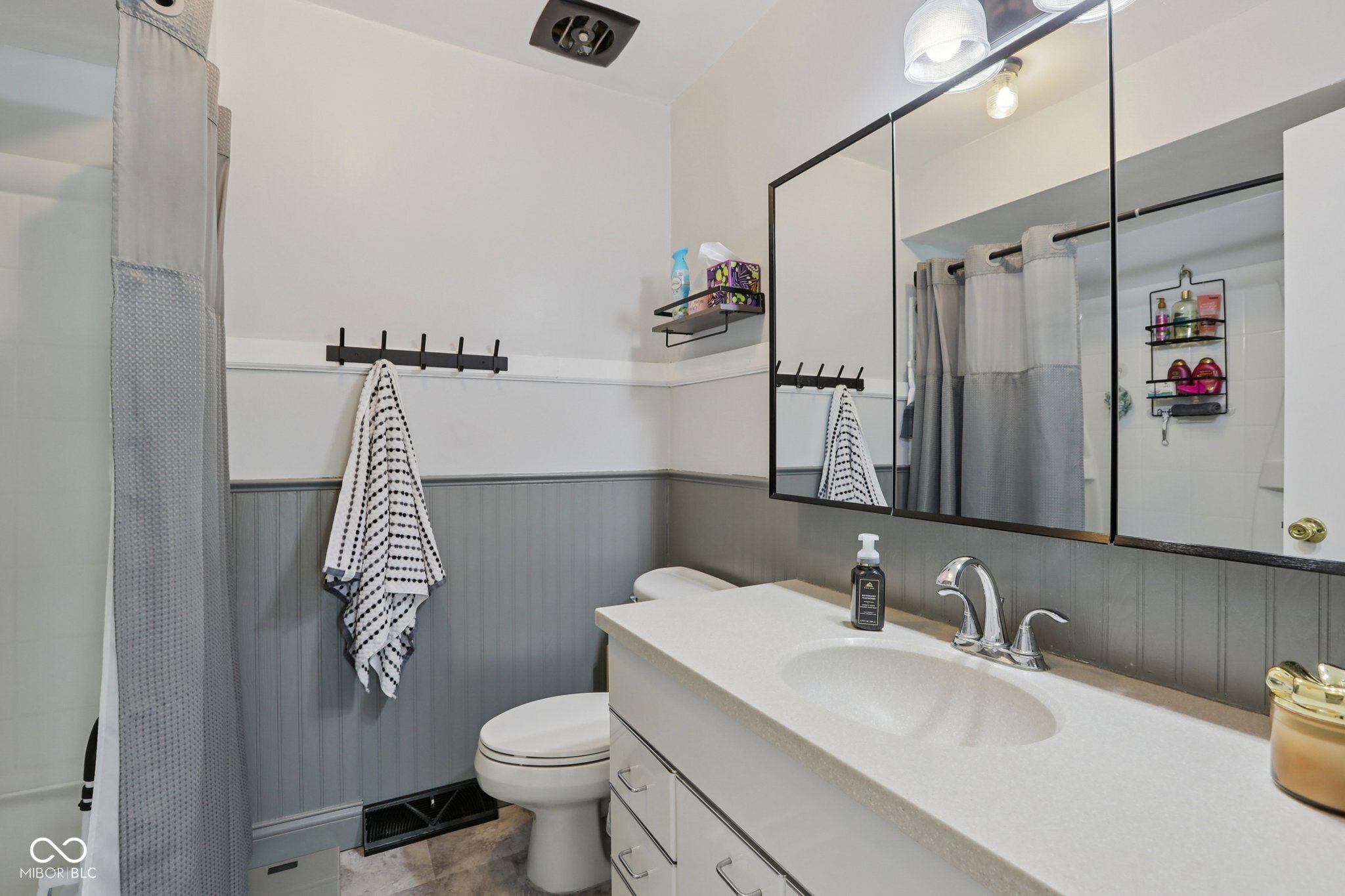 8445 Carthay Circle Fishers, IN 46038 - Photo 16 of 31