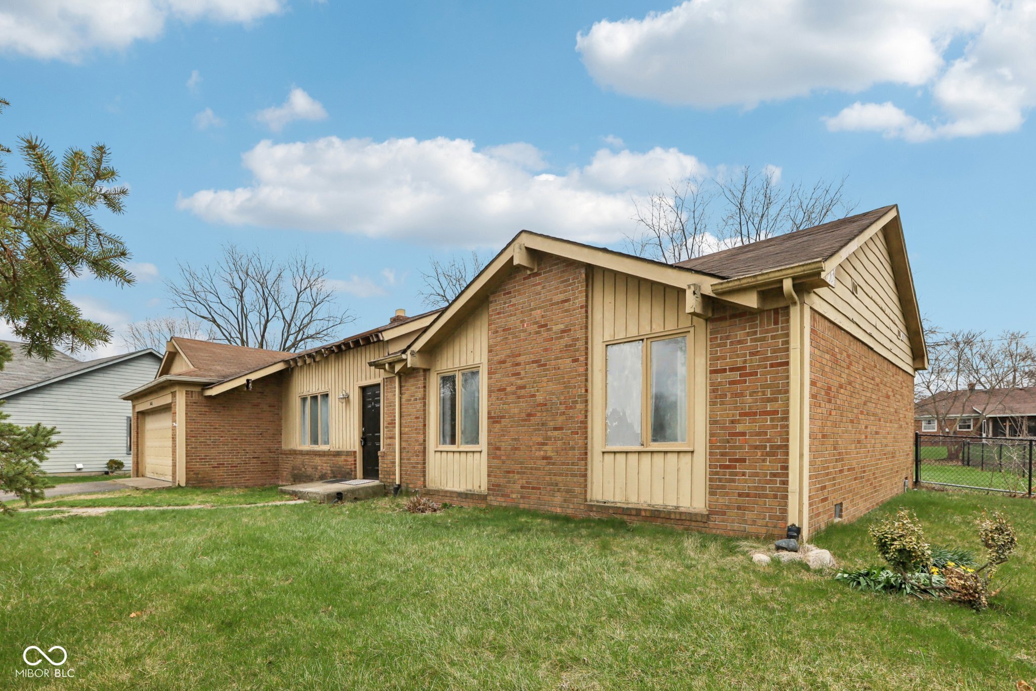 8445 Carthay Circle Fishers, IN 46038 - Photo 2 of 31