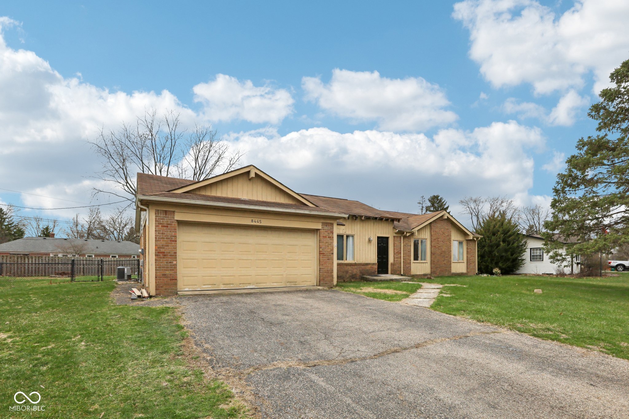 8445 Carthay Circle Fishers, IN 46038 - Photo 3 of 31