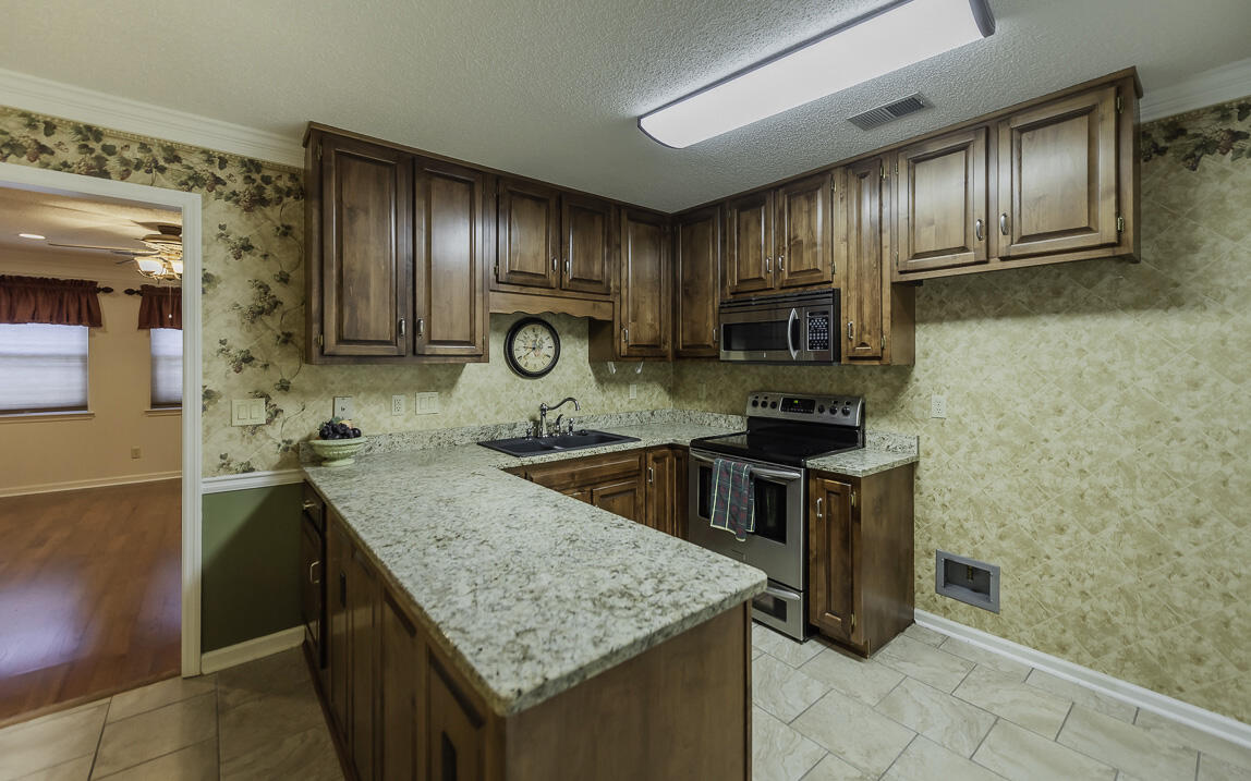 633 Westview Road Chattanooga, TN 37415 - Photo 9 of 18 DSC_5471