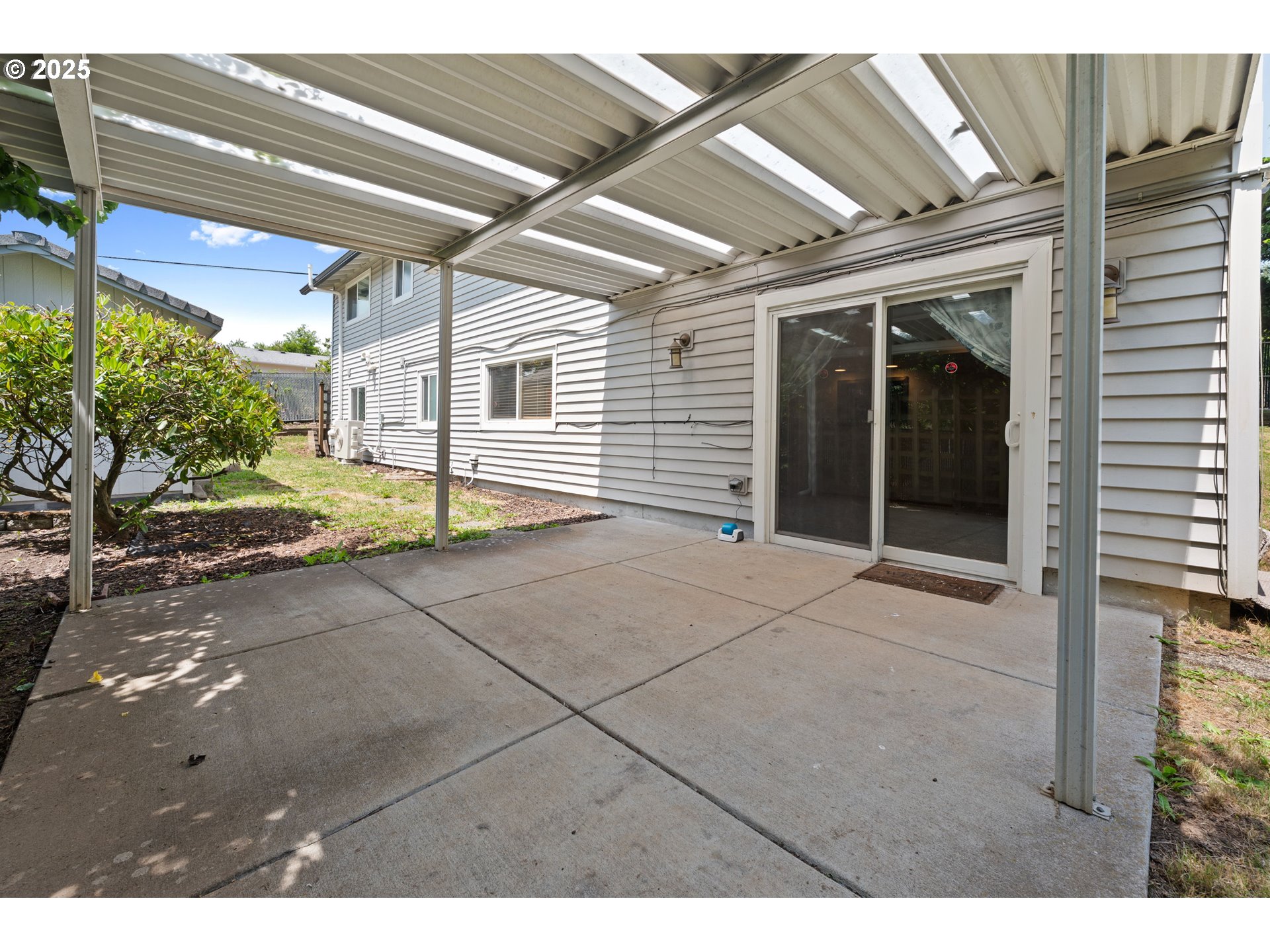 1482 Southwest 5th Place Gresham, OR 97080 - Photo 25 of 32 Covered Patio
