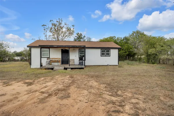 a view of a house with a backyard