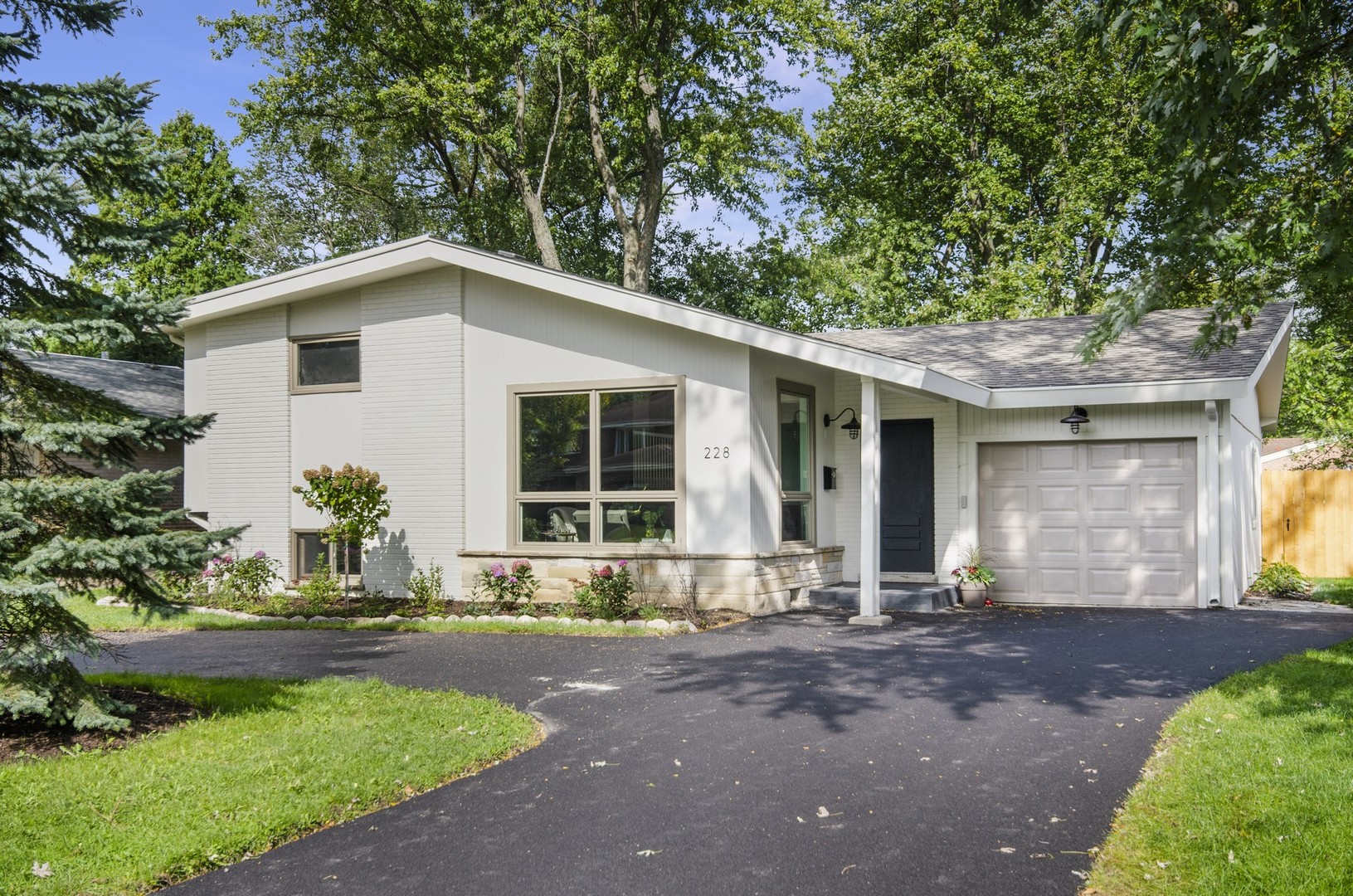 228 Voltz Road Northbrook, IL 60062 - Photo 1 of 24
