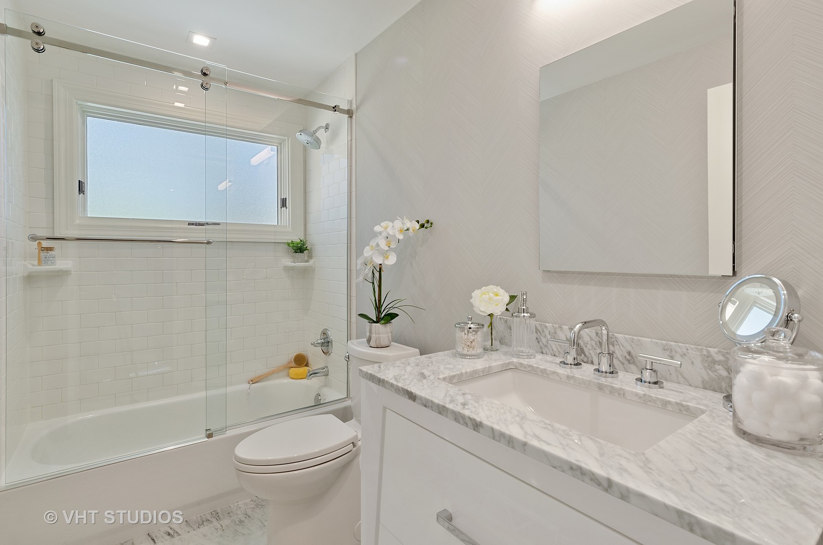 228 Voltz Road Northbrook, IL 60062 - Photo 4 of 24