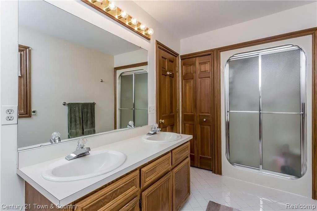 545 Sunlight Drive Rochester Hills, MI 48309 - Photo 37 of 68