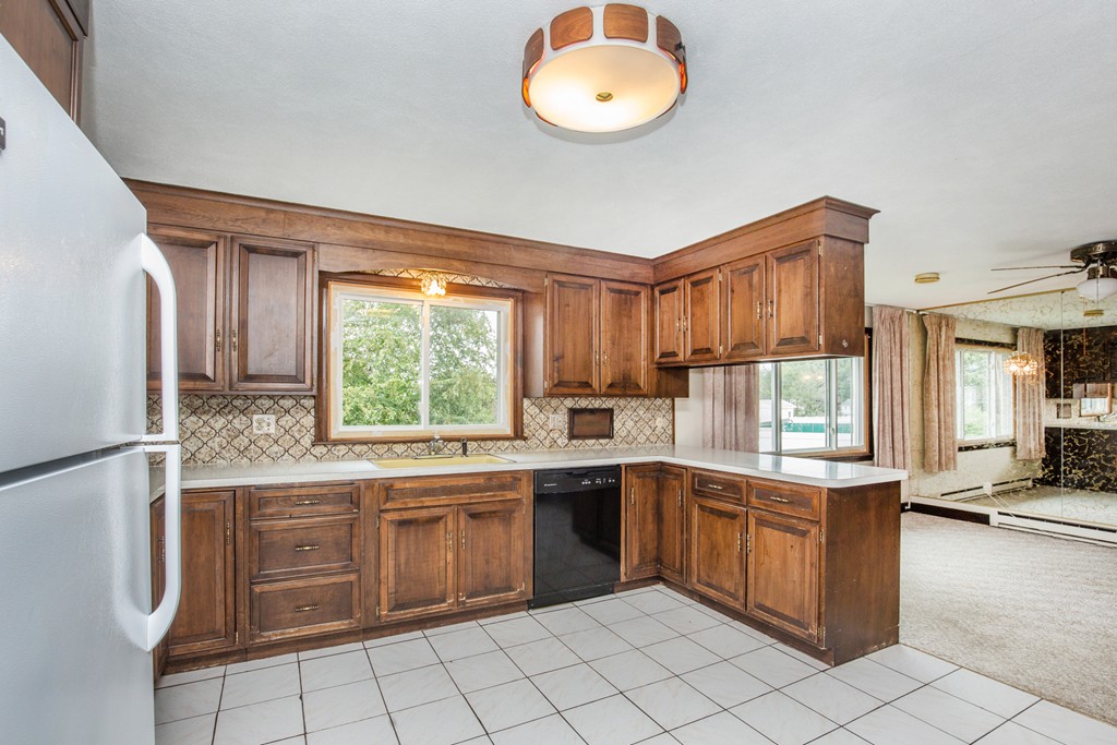 39 Country Club Road Stoneham, MA 02180 - Photo 9 of 21 Gallery Image 9