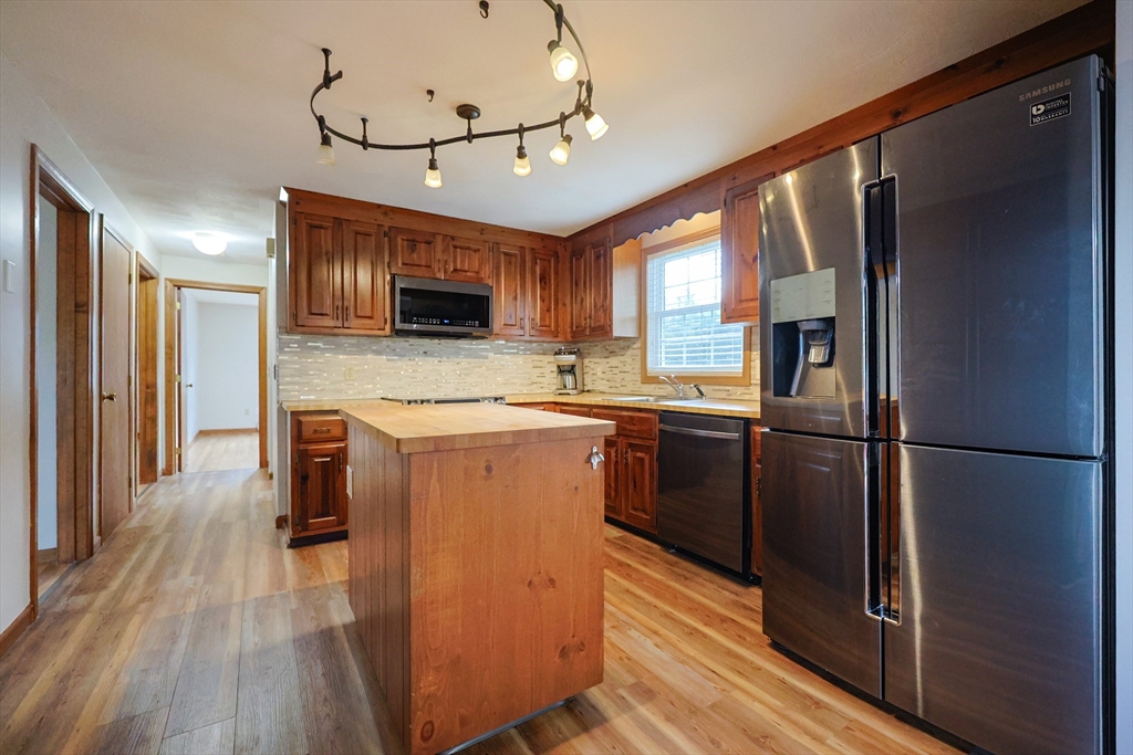 22 Whitewood Road Milford, MA 01757 - Photo 6 of 42 Gallery Image 6