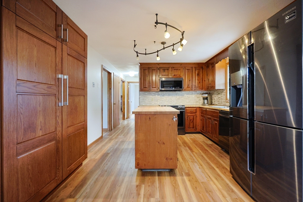 22 Whitewood Road Milford, MA 01757 - Photo 8 of 42 Gallery Image 8
