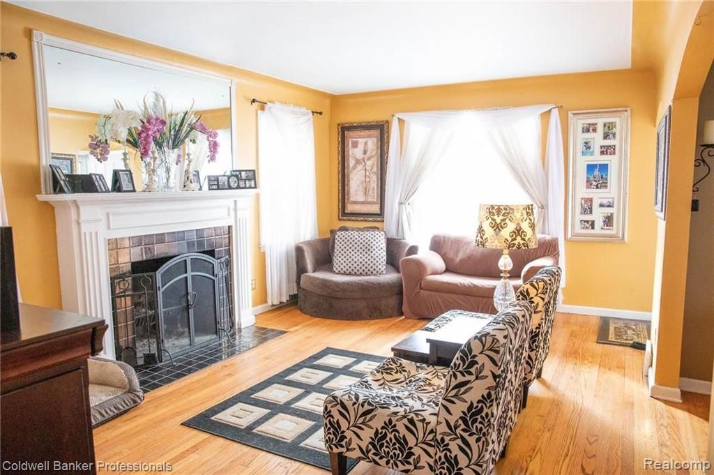 1128 Vernier Road Grosse Pointe Woods, MI 48236 - Photo 6 of 48