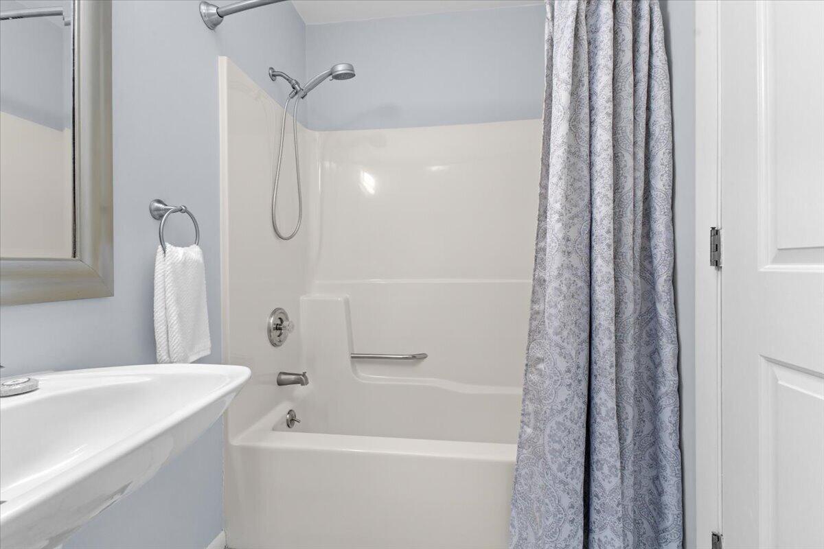 5751 Cox Hopkins Road Roanoke, VA 24014 - Photo 26 of 48 Hall Bath