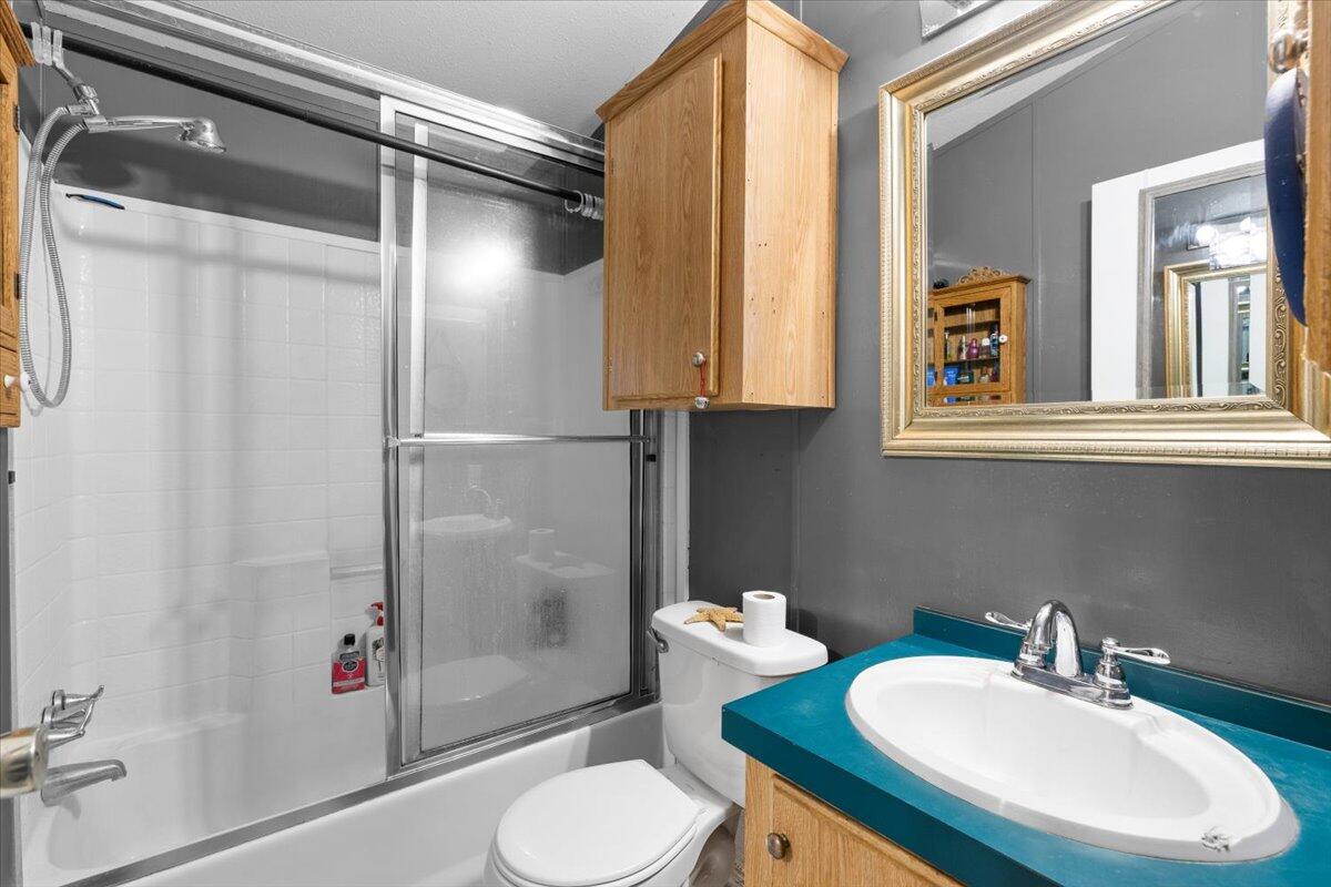 11427 Blackwell Road, Unit 2 Central Point, OR 97502 - Photo 10 of 14 12-CI_5463