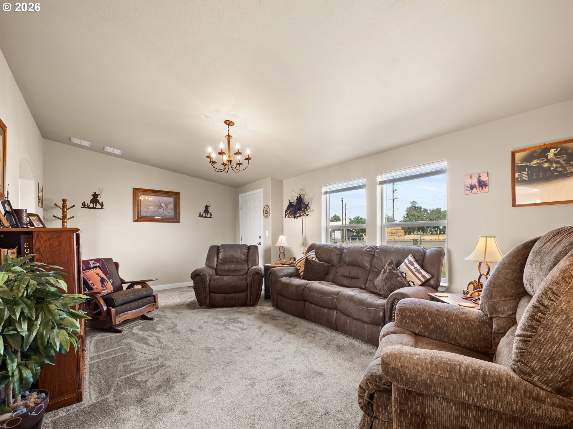 77182 Colonal Jordan Road Hermiston, OR 97838 - Photo 13 of 38 Living Room
