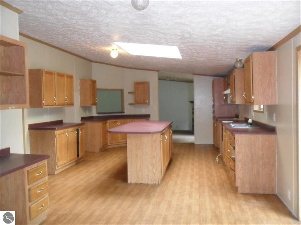11530 30 3/4 Road Cadillac, MI 49601 - Photo 5 of 12 1793165-4.JPG