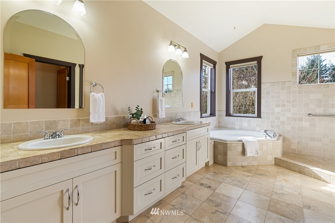 5750 Silverstar Road Bellingham, WA 98226 - Photo 16 of 40