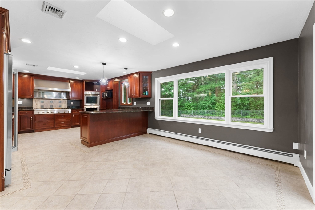 8 Diane Drive Billerica, MA 01821 - Photo 12 of 42