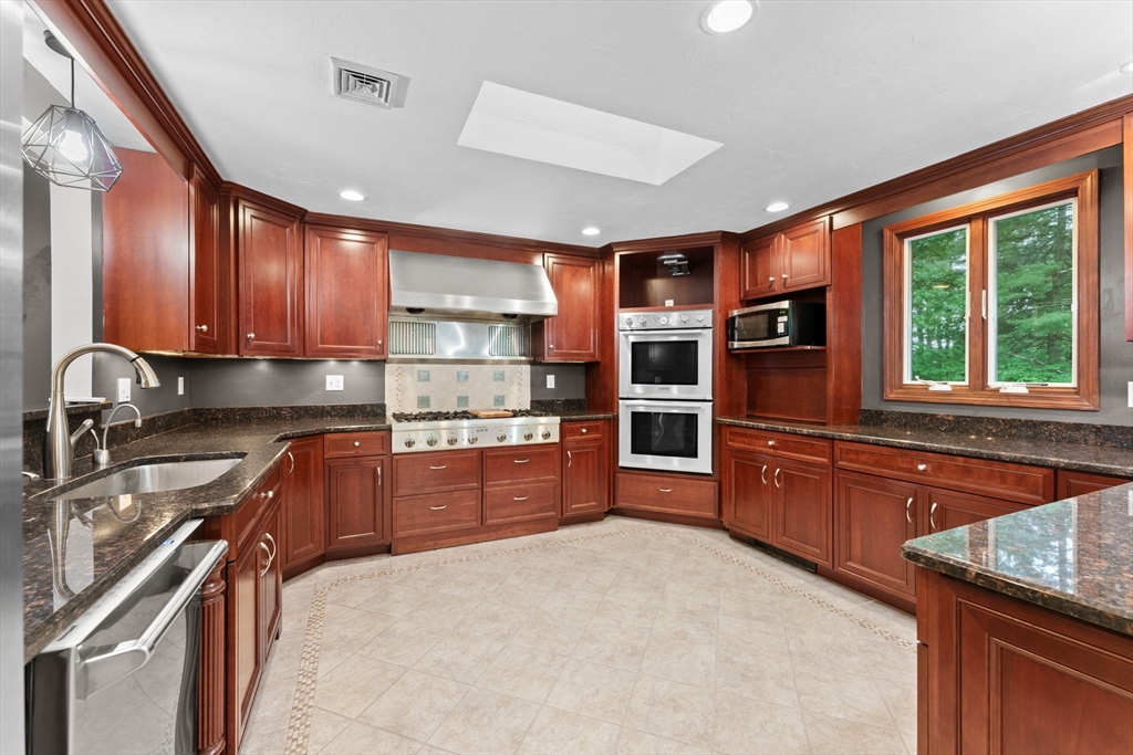 8 Diane Drive Billerica, MA 01821 - Photo 14 of 42