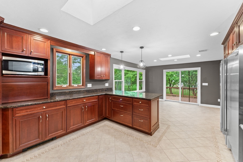 8 Diane Drive Billerica, MA 01821 - Photo 16 of 42